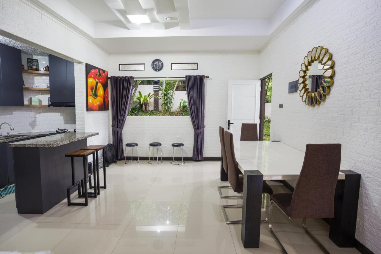 Villa Alessa Puncak Exteriér fotografie